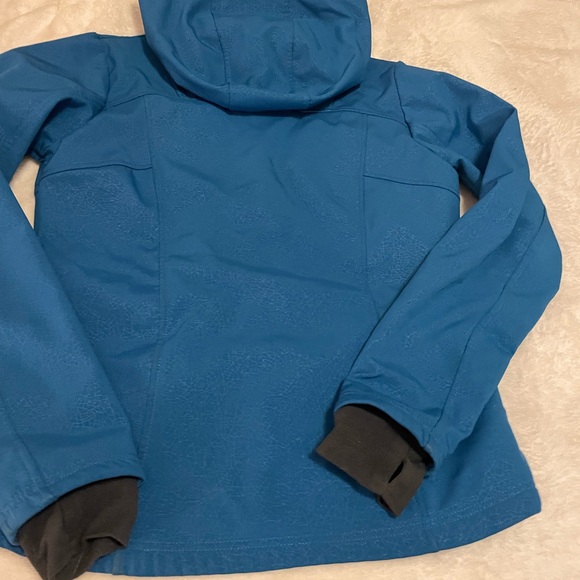 Ladies blue medium fall/spring jacket by Mondetta. Jacket is in good condition - Picture 3 of 4